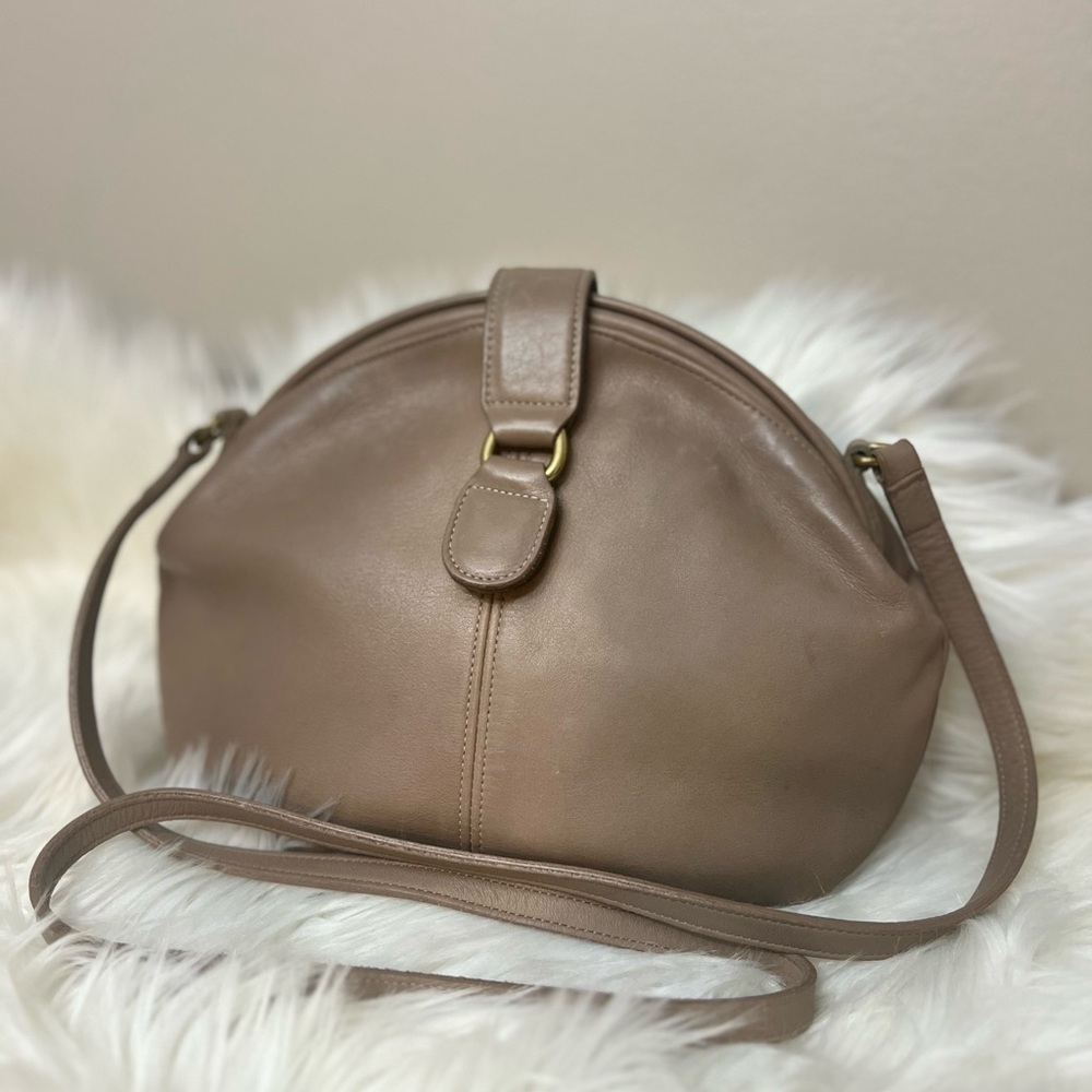 Vintage Coach Laurel Clam Shell